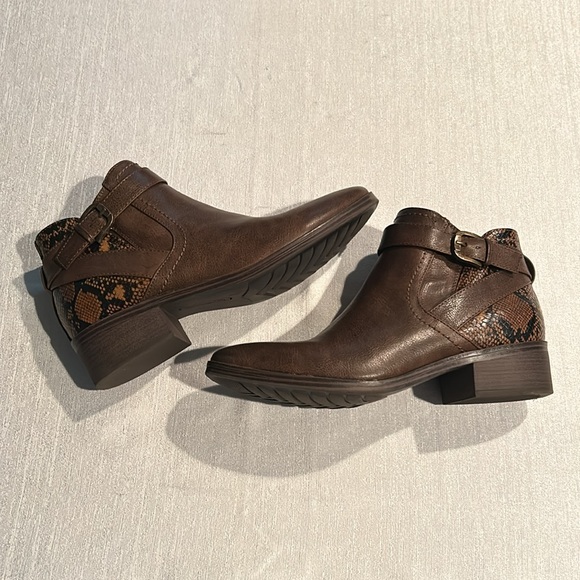 BareTraps Women’s Brown textured Ankle Booties w/ Buckle new condition Sz 10 - Picture 8 of 16